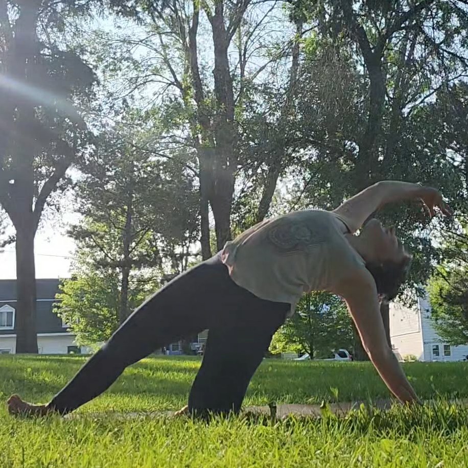 Yoga en plein air - Yogini Doula