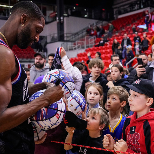 Les Harlem Globetrotter au PEPS!