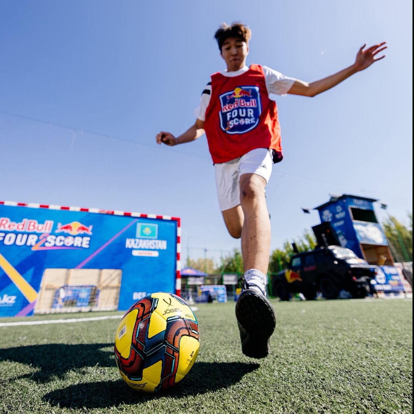 Red Bull Four 2 Score