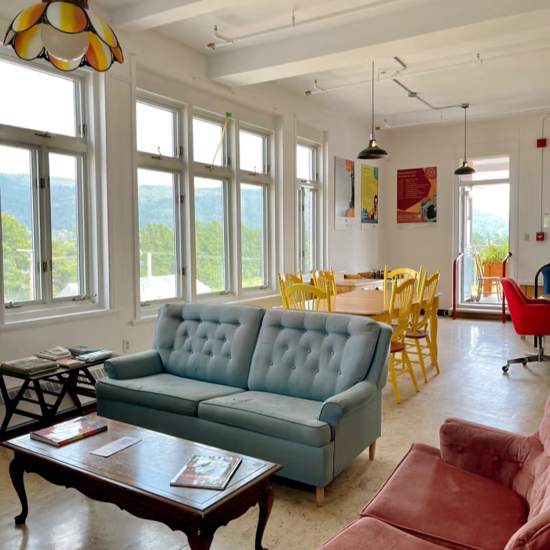Les Balcons - Auberge & Bistro culturel